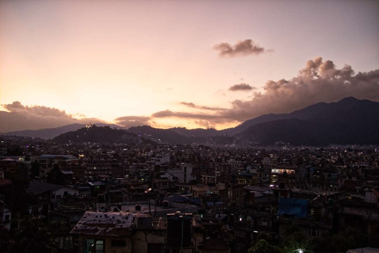 Wir überqueren die Grenze nach Nepal, zu Fuß - World Trip Stories