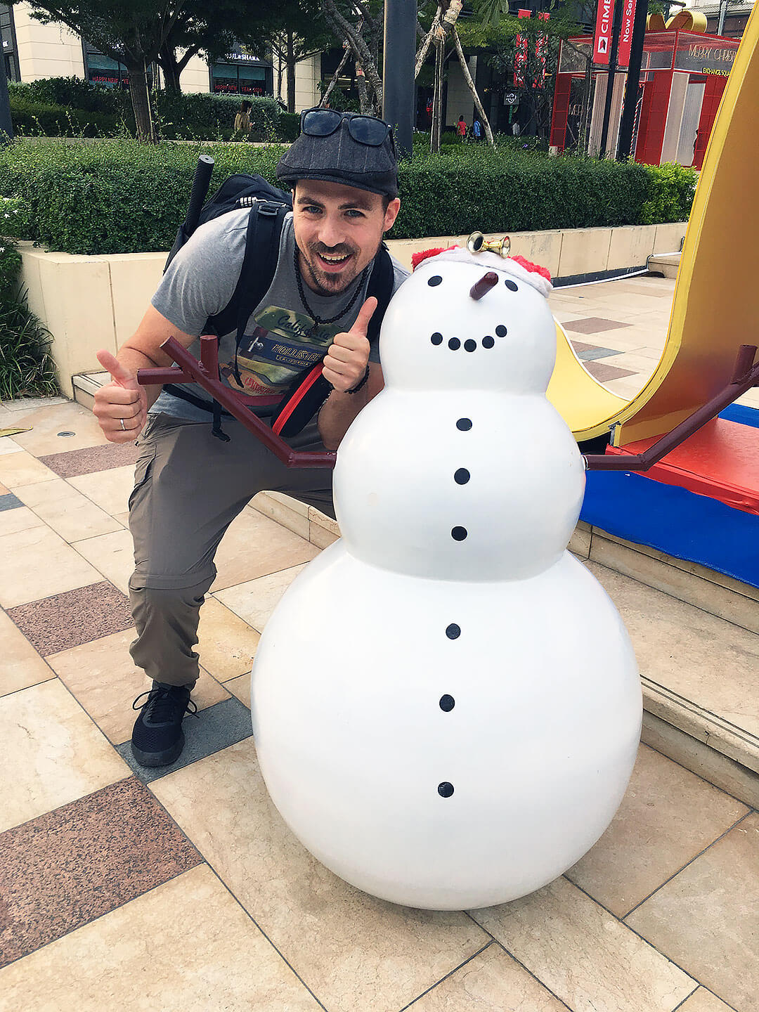 Berti baut einen Schneemann