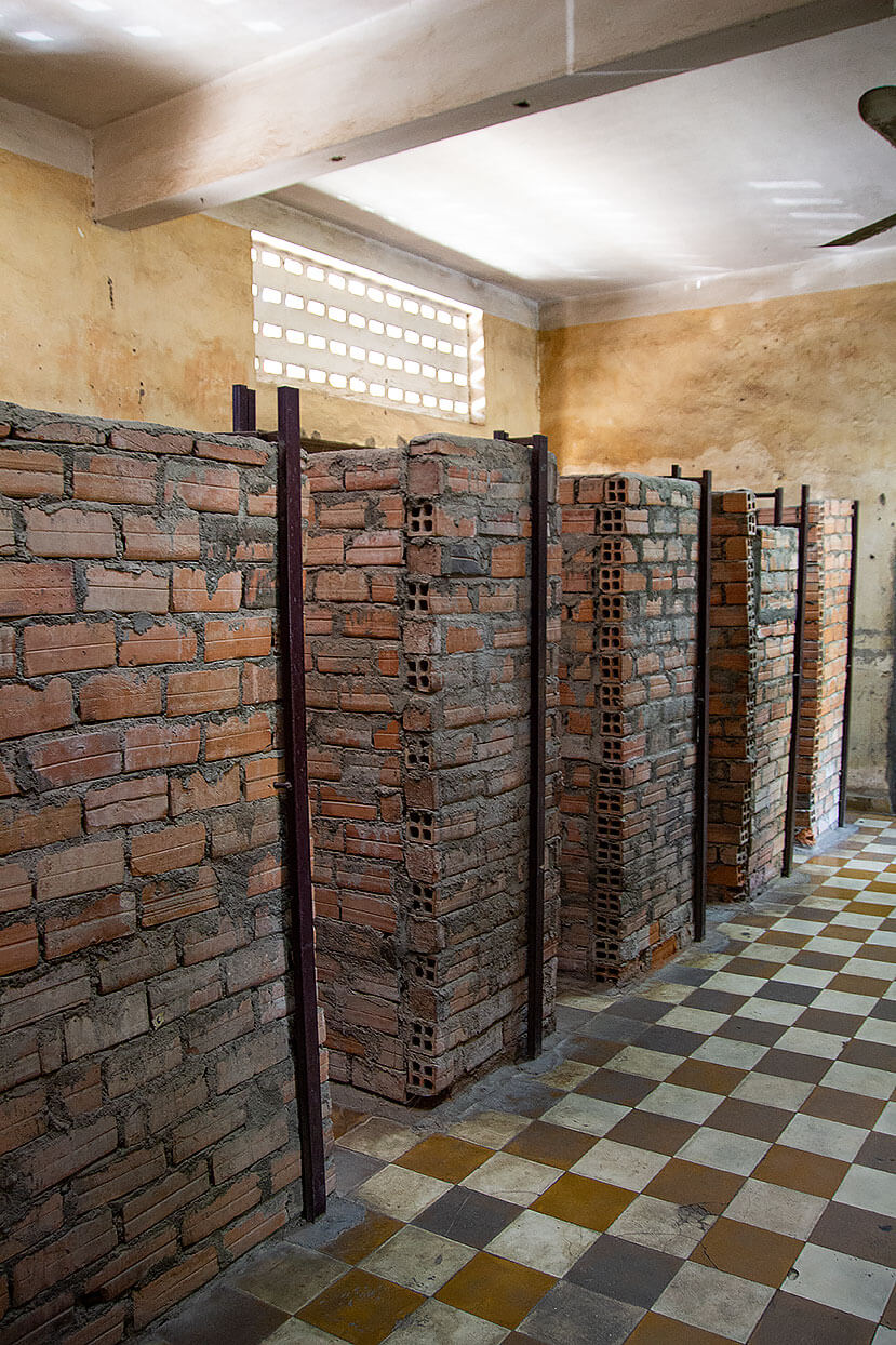 Zellen im Tuol Sleng Genozid Museum