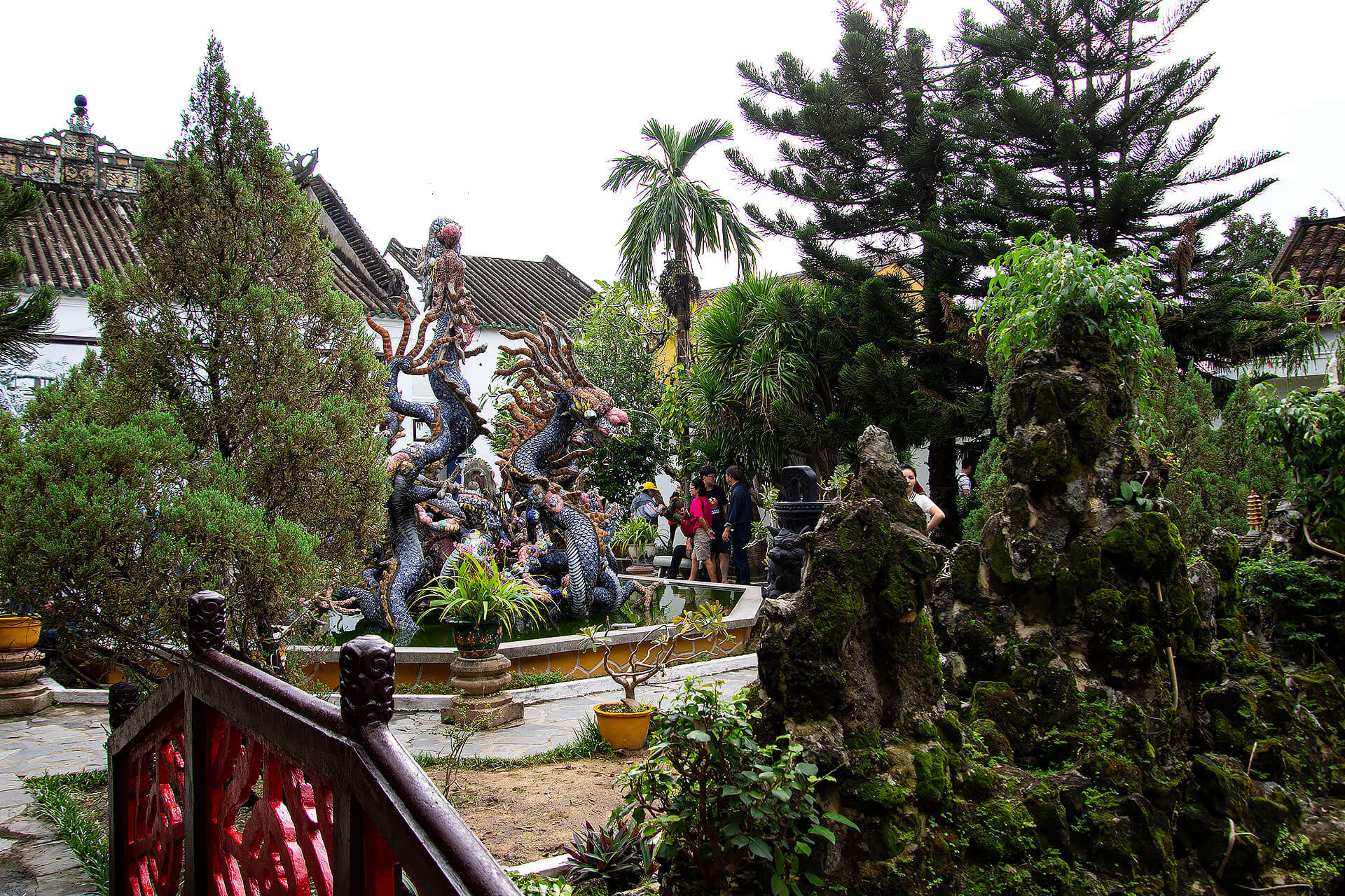 Eine Drachenstatue in Hoi An