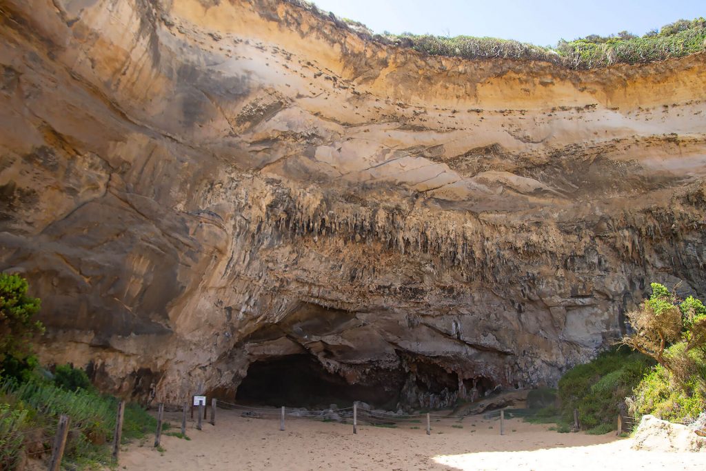 Höhle an der Loch Ard Schlucht