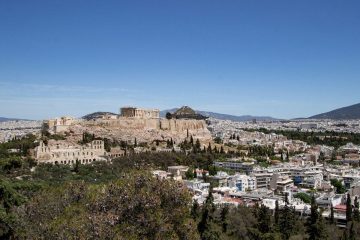 Aussichtspunkt am Philopapposhuegel - Blick auf die Akropolis in Athen, Griechenland